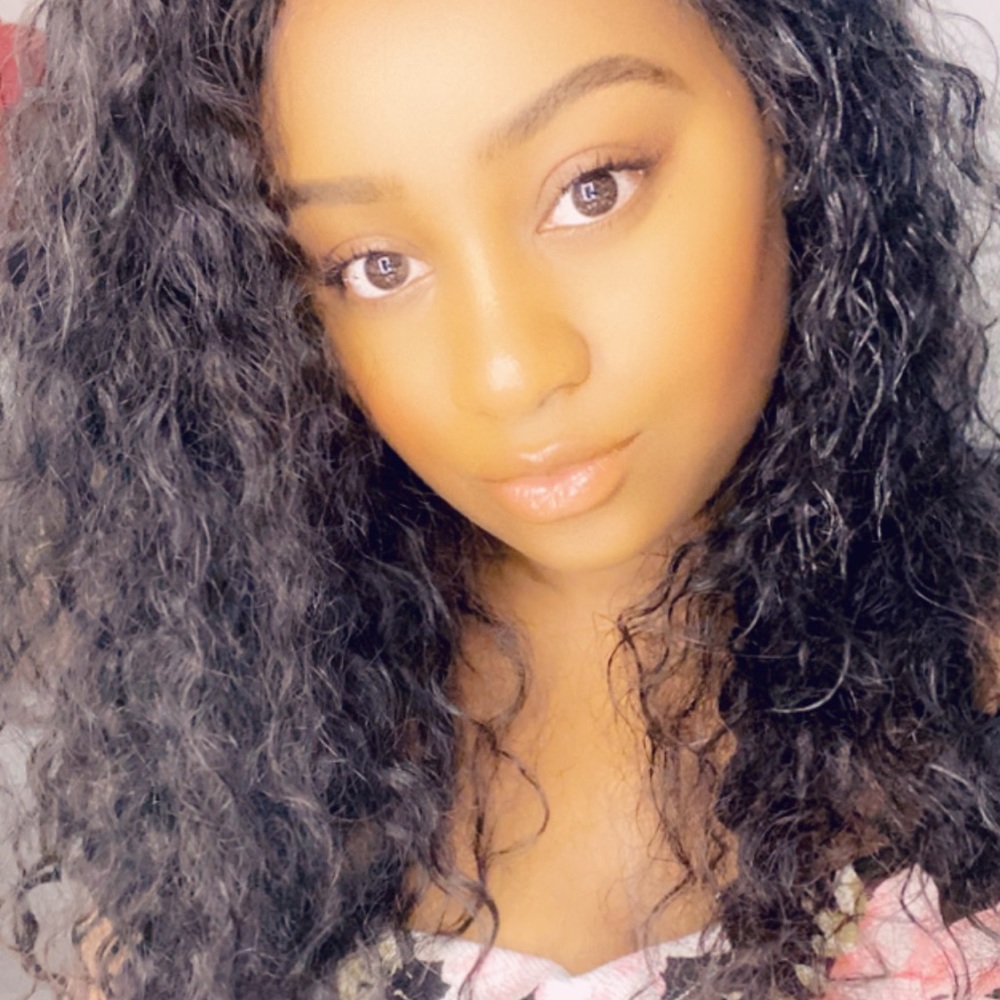 Meet your Posher, Thea